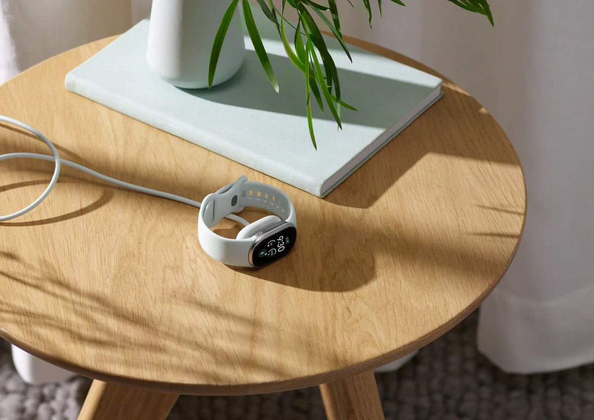 Google Fitbit Edge - A week on a charge. A day in 5 minutes.