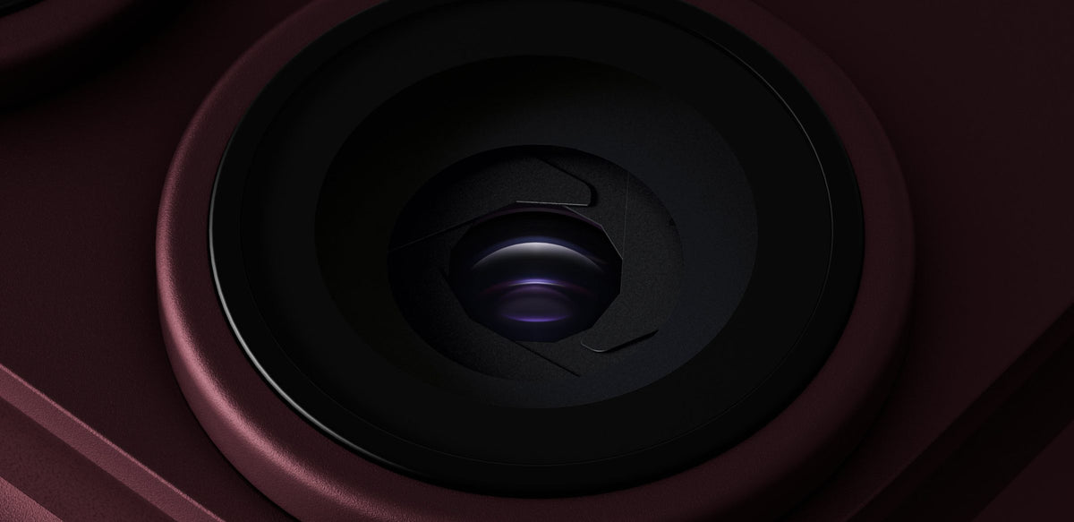 iPhone 18 Pro Max - A main camera that opens and closes.