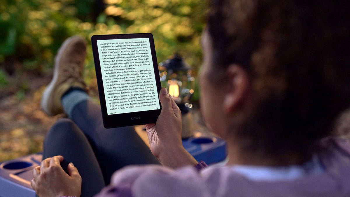 Kindle Paperwhite Signature Edition - Sunlight or midnight, it adapts.