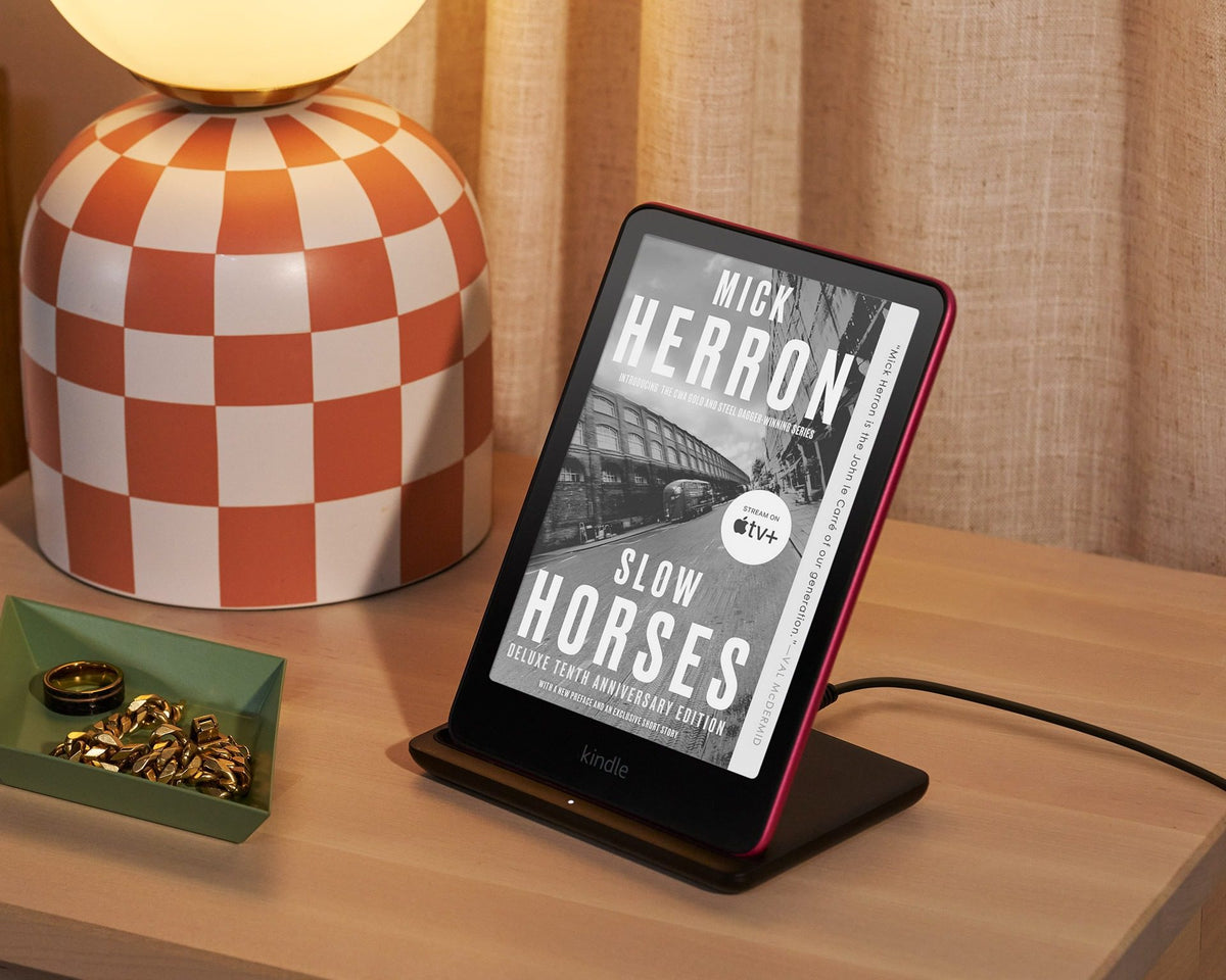 Kindle Paperwhite Signature Edition - Charge it wirelessly. Or by USB-C.