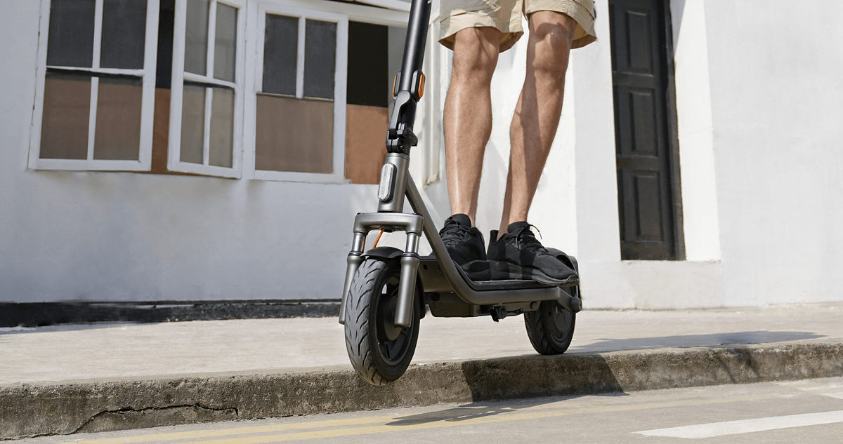 Xiaomi Electric Scooter 6 Lite - 10-inch pneumatic tyres.