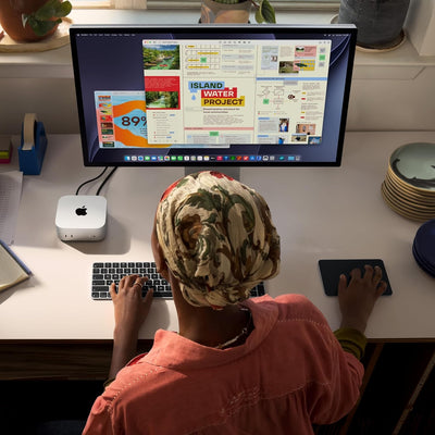 Apple Mac Mini M6 (2026) - desk setup