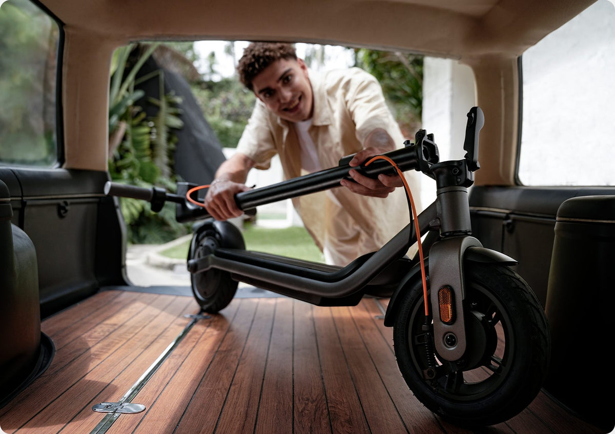 Xiaomi Electric Scooter 6 Essential - Fold it, lift it, take it.