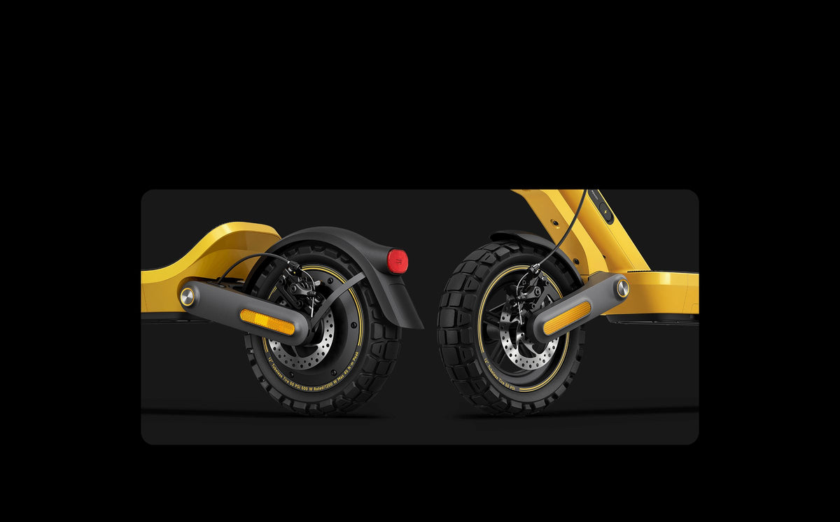 Xiaomi Electric Scooter 6 Ultra - Dual disc brakes.