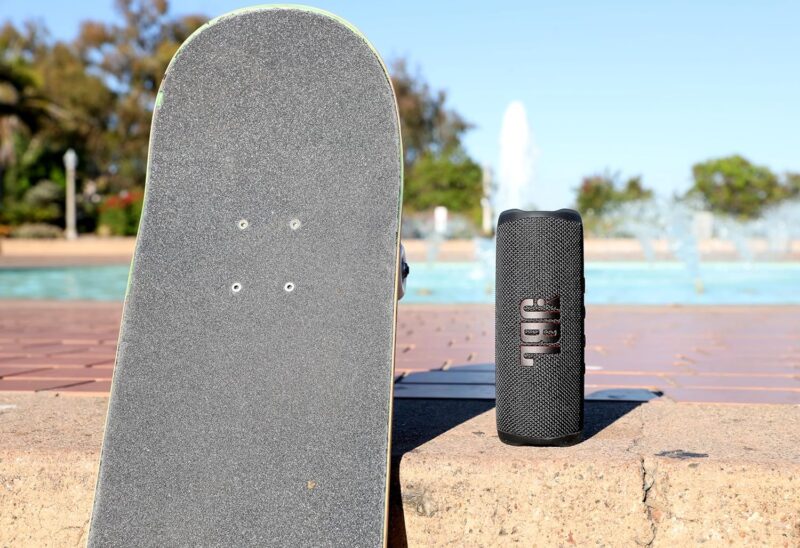 JBL FLIP 6 (Portable Bluetooth Speaker, IP67, 12 Hours Playtime, JBL PartyBoost, Multiple Speaker Pairing, Indoor/Outdoor Use)