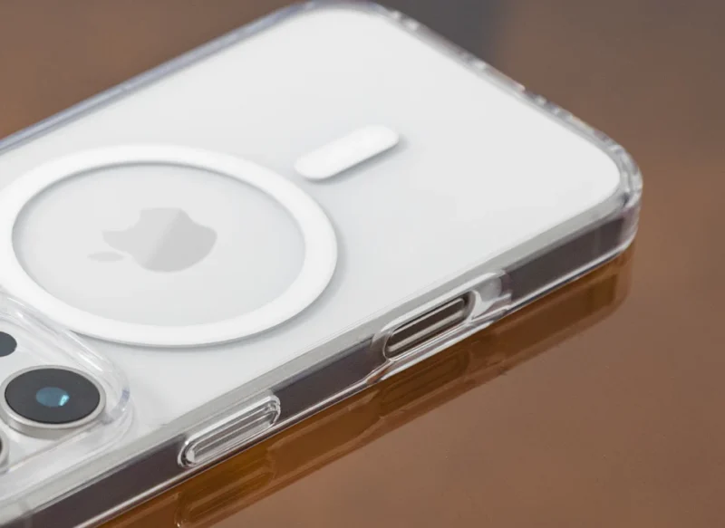 SwitchEasy Crush M MagSafe | Apple iPhone 16 Pro Case